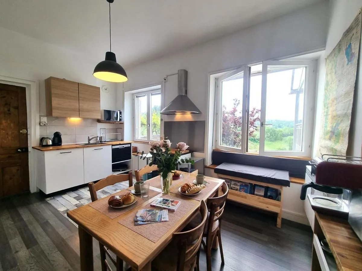 Appartement T2 Avec Terrasse, Parking Et Wifi A St-Genest-Lerpt - Fr-1-496-287 Saint-Genet-Lerpt 0*,  Fransa