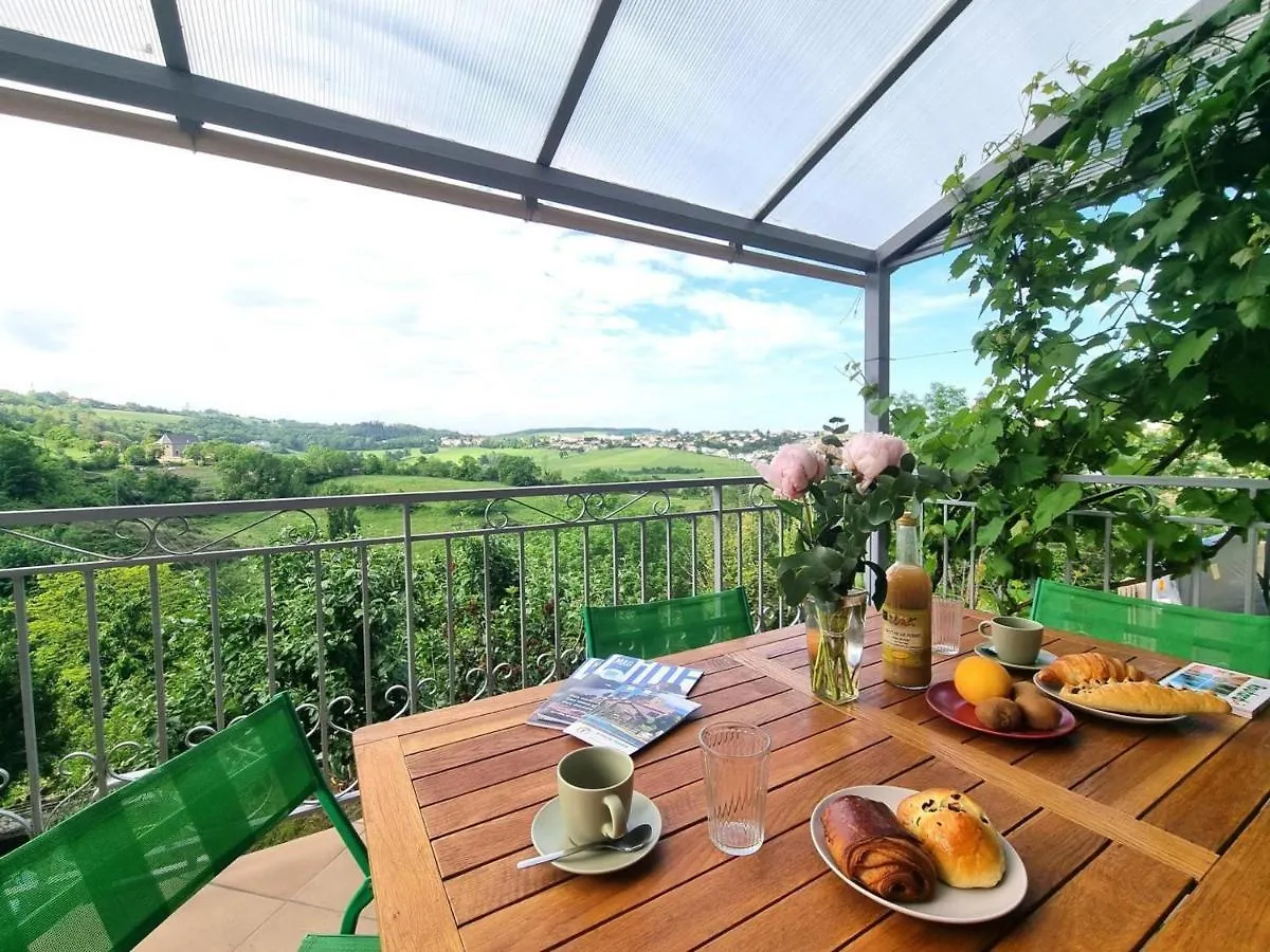 Appartement T2 Avec Terrasse, Parking Et Wifi A St-Genest-Lerpt - Fr-1-496-287 Saint-Genet-Lerpt Fransa
