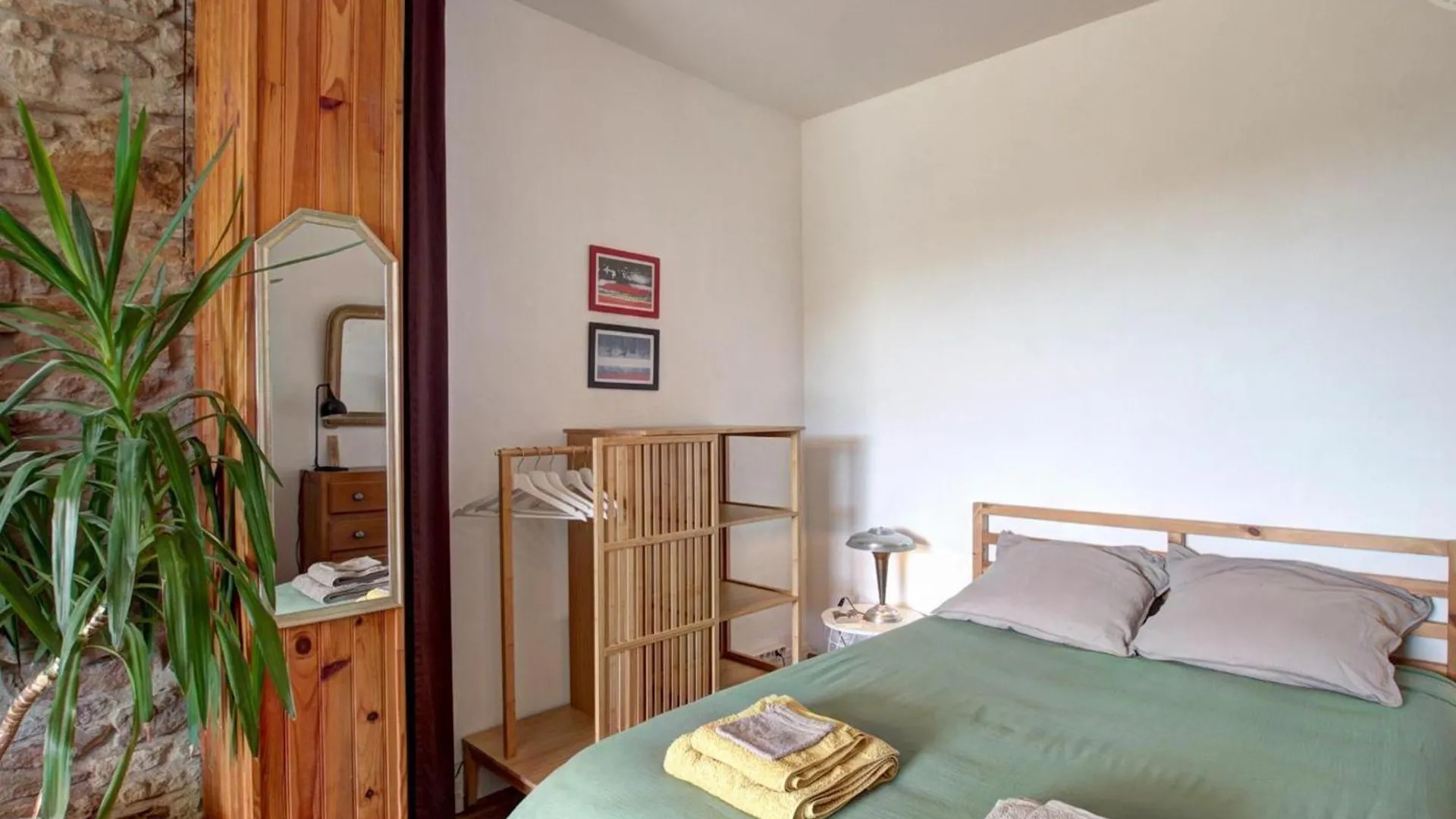 Appartement T2 Avec Terrasse, Parking Et Wifi A St-Genest-Lerpt - Fr-1-496-287 Saint-Genet-Lerpt Fransa