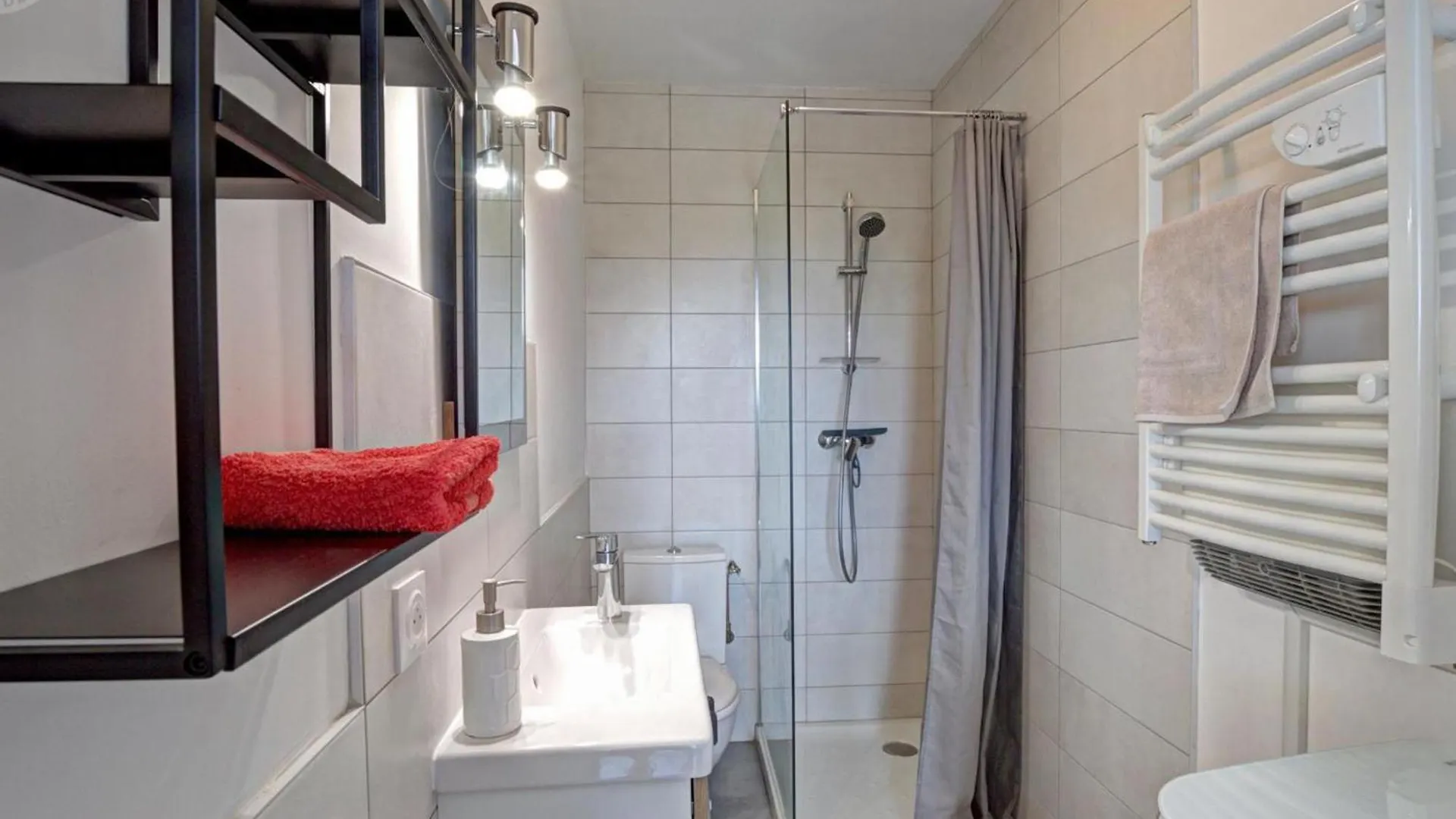 Appartement T2 Avec Terrasse, Parking Et Wifi A St-Genest-Lerpt - Fr-1-496-287 Saint-Genet-Lerpt Tatil Evi