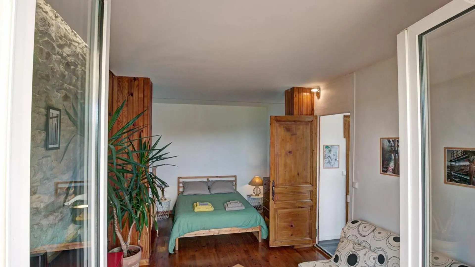 Appartement T2 Avec Terrasse, Parking Et Wifi A St-Genest-Lerpt - Fr-1-496-287 Saint-Genet-Lerpt