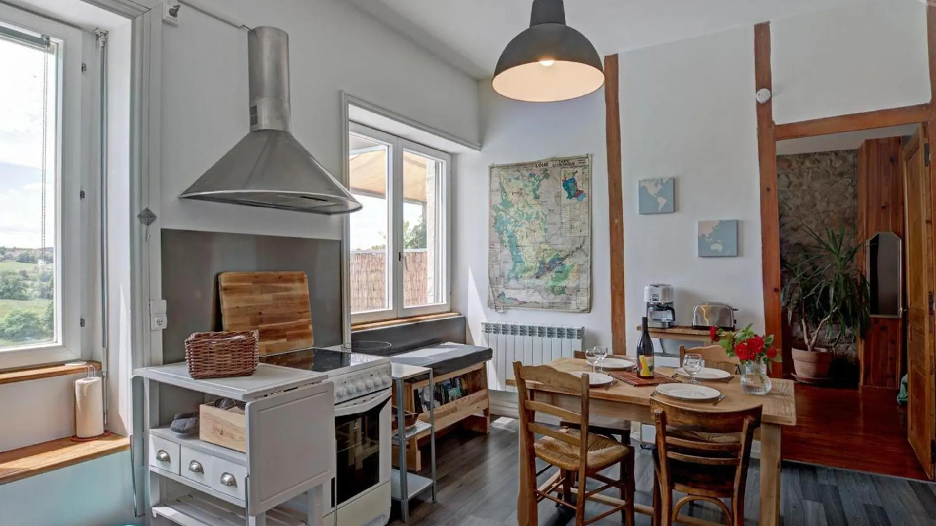Appartement T2 Avec Terrasse, Parking Et Wifi A St-Genest-Lerpt - Fr-1-496-287 Saint-Genet-Lerpt